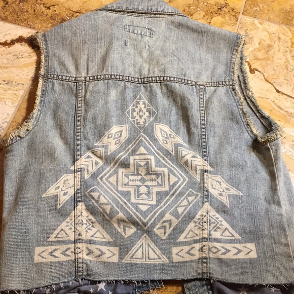 Bullhead Denim Co. regular fit jean vest/Aztec art - Picture 5 of 8